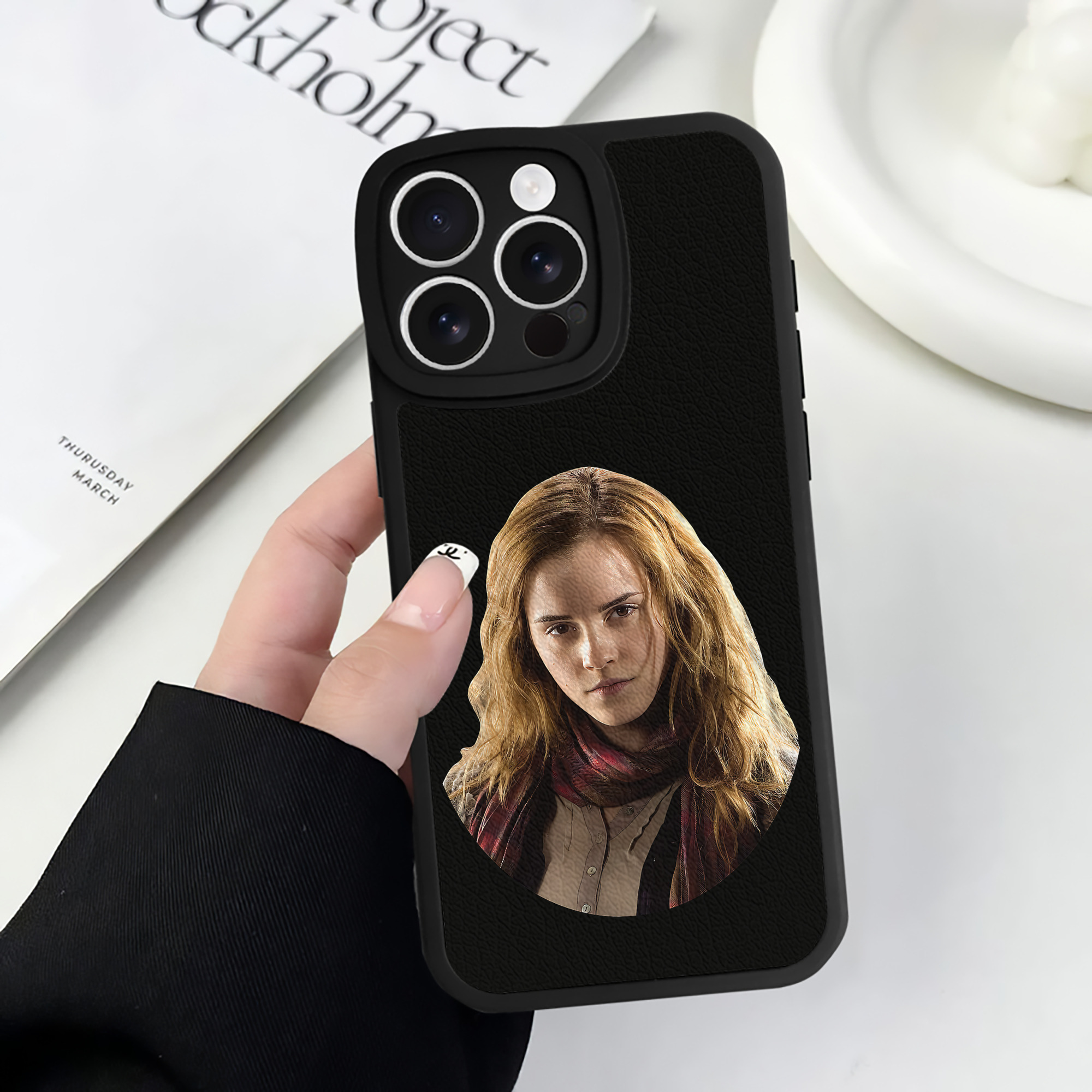 （画像用） Harry Potter ハリー・ポッターシリーズ 【iPhone 16シリーズ対応】シリコンスマホケース（レザー調） 材質：シリコン